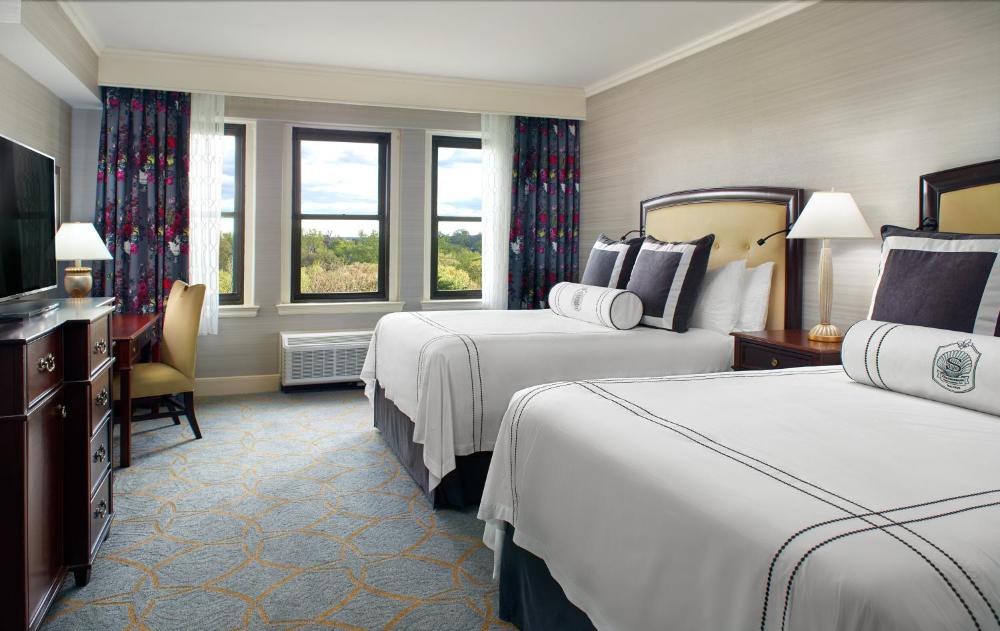 Deluxe Room - 2 Queen Beds interior